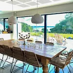 Family With Sea View On Talgje Feriehus Gard